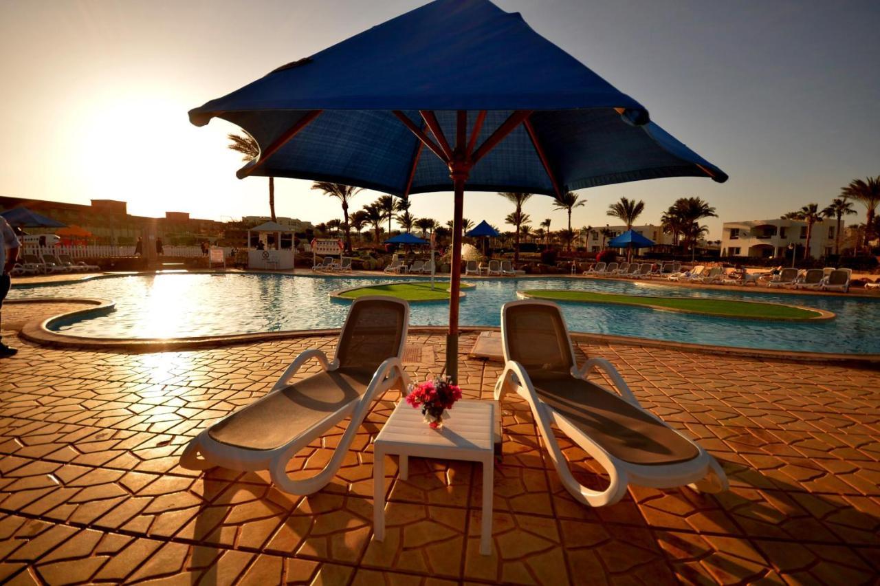 Aurora Oriental Resort Sharm El Sheikh Exterior foto A pool at a resort in Egypt