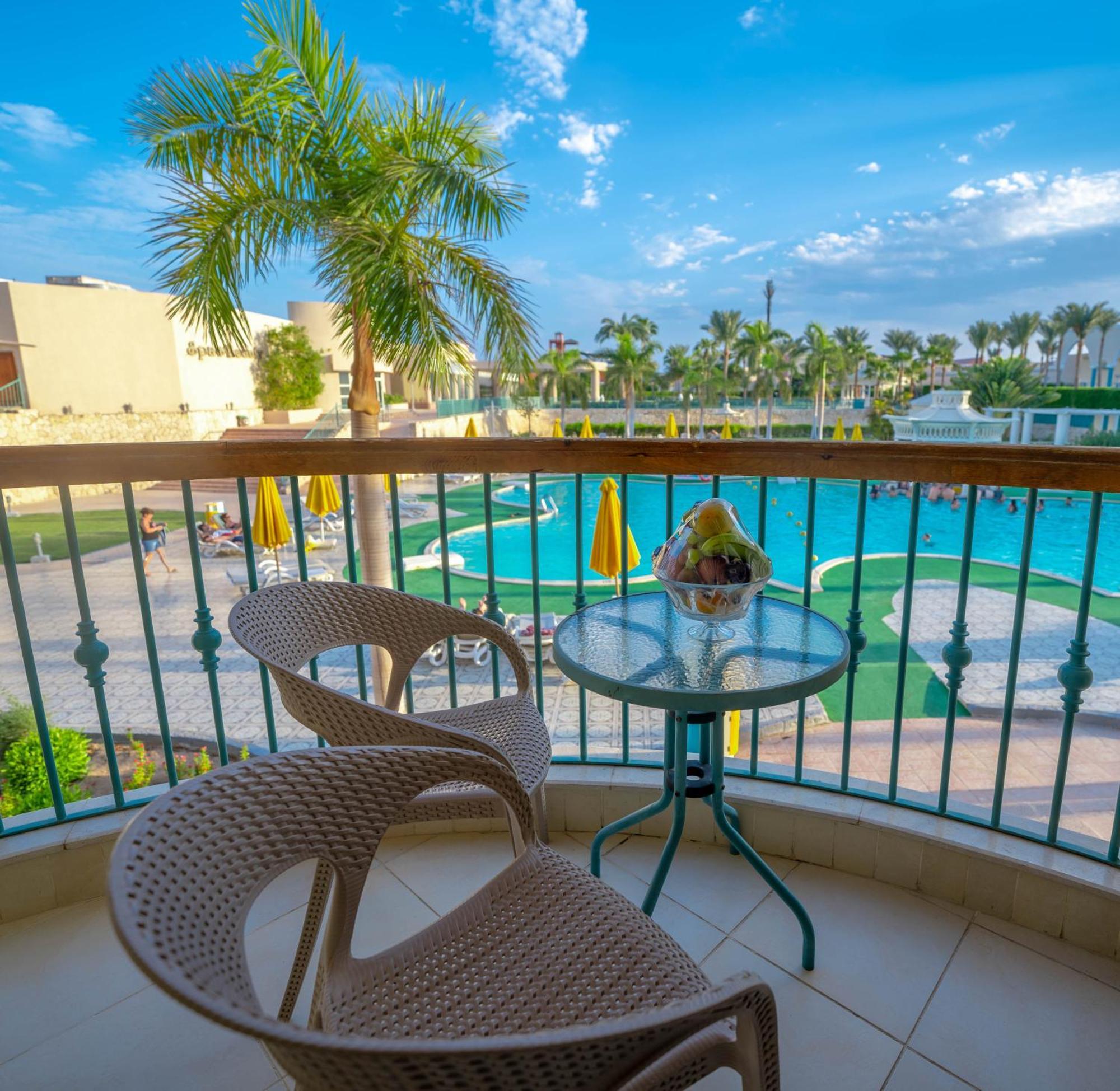 Aurora Oriental Resort Sharm El Sheikh Exterior foto Balcony of a hotel room