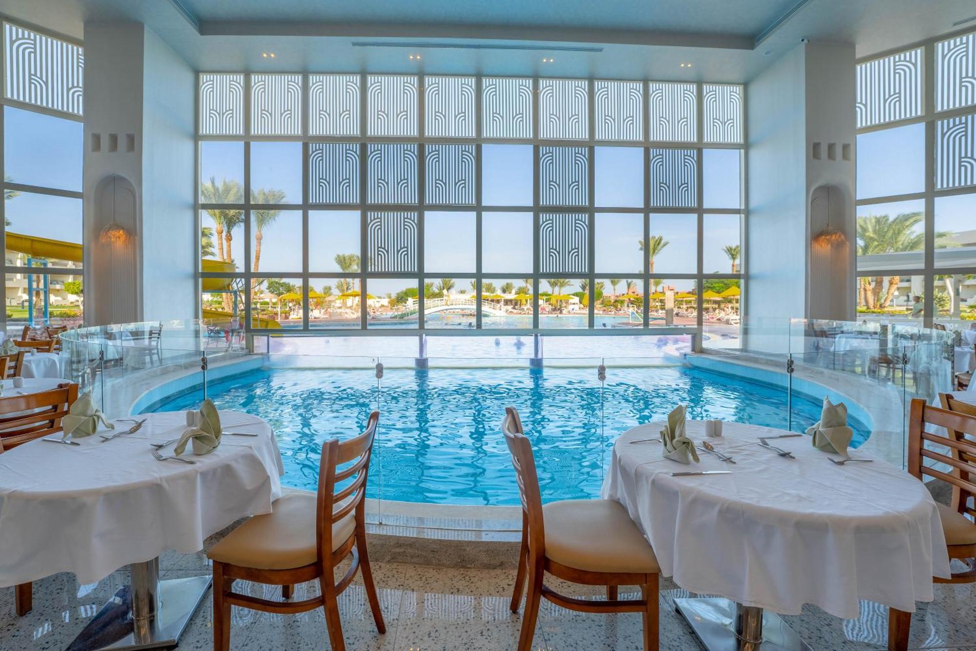 Aurora Oriental Resort Sharm El Sheikh Exterior foto The pool at the hotel